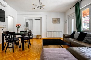 Departamento, vista a la ciudad | Área de sala de estar