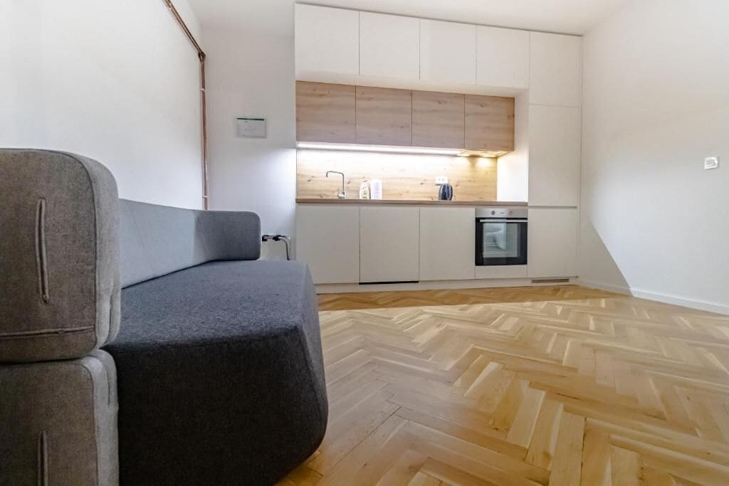 Estudi | Planxa i posts de planxar i wifi gratuïta 