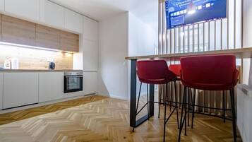 Estudi | Planxa i posts de planxar i wifi gratuïta