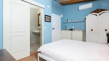 Basic Double Room | Iron/ironing board, free WiFi, bed sheets