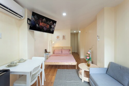 Spacious Studio with Fast Wi-Fi Near UP and Maginhawa