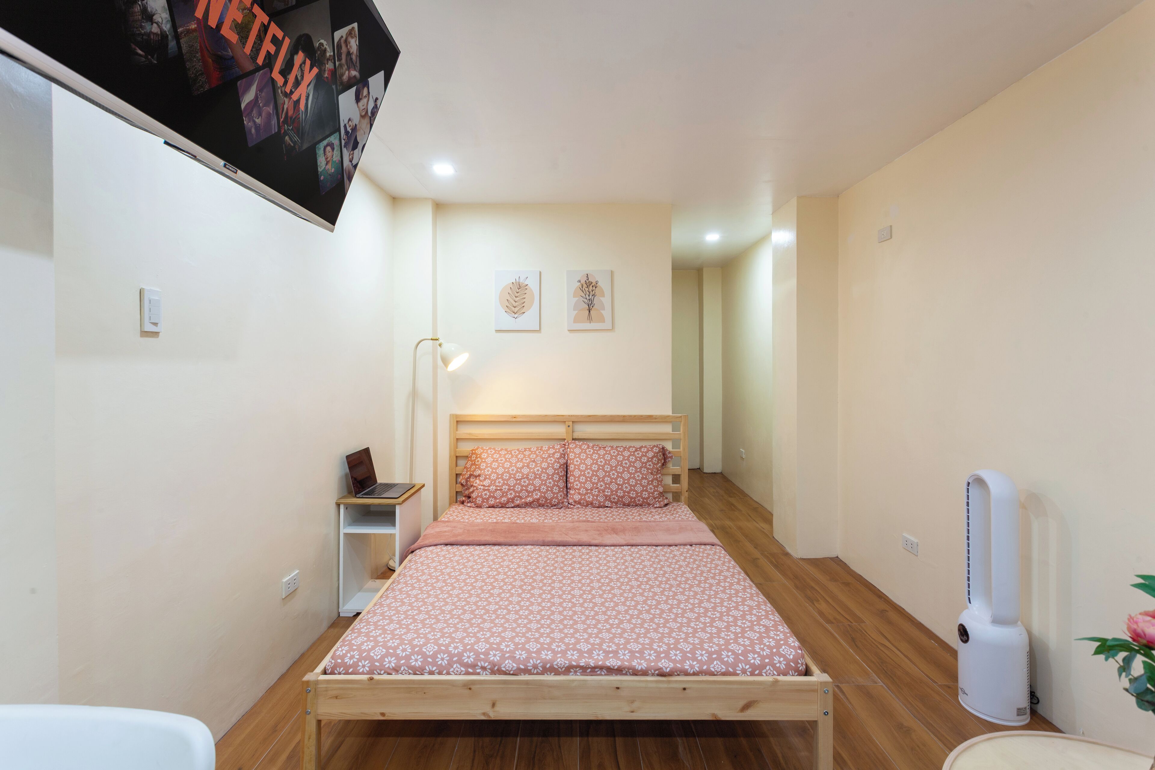 1 bedroom, desk, free WiFi, bed sheets