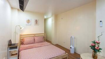 1 slaapkamer, een bureau, gratis wifi, beddengoed