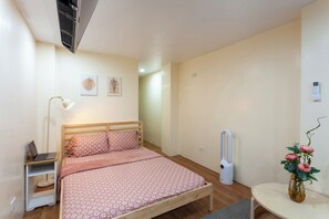 1 slaapkamer, een bureau, gratis wifi, beddengoed