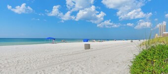 ☀️Pet Friendly-Walk to Beach-Pool-Knee Deep☀️