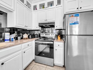 冰箱、微波炉、烤箱、炉灶