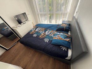 WiFi, bed sheets