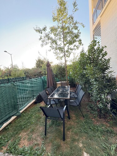 Chambre chez l'habitant avec vue sur parc, située  à 15 min en metro de Paris