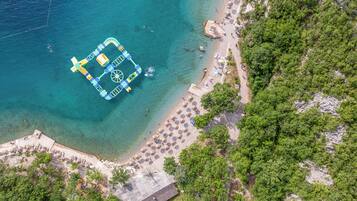 Beach nearby, sun-loungers, beach umbrellas, 2 beach bars