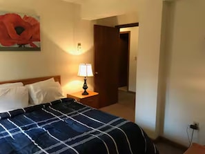 2 habitaciones, tabla de planchar con plancha, wifi y ropa de cama