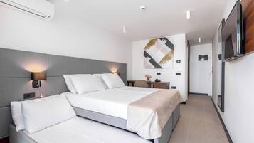 Standard Double or Twin Room, Balcony, Park View | Free WiFi