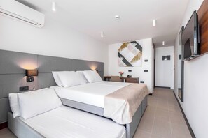Standard double room with extra bed, balcony | Wi-Fi gratuit