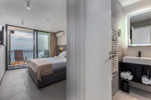 Habitación estándar con 1 cama matrimonial o 2 individuales, balcón, vista al parque | Wifi gratis 