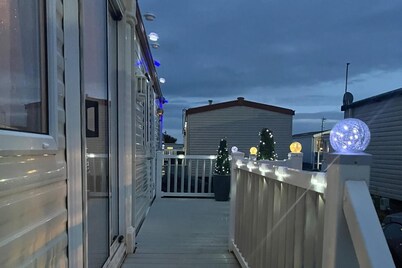 2 Bedroom Caravan - Sleeps 6 - Parking, Seaside