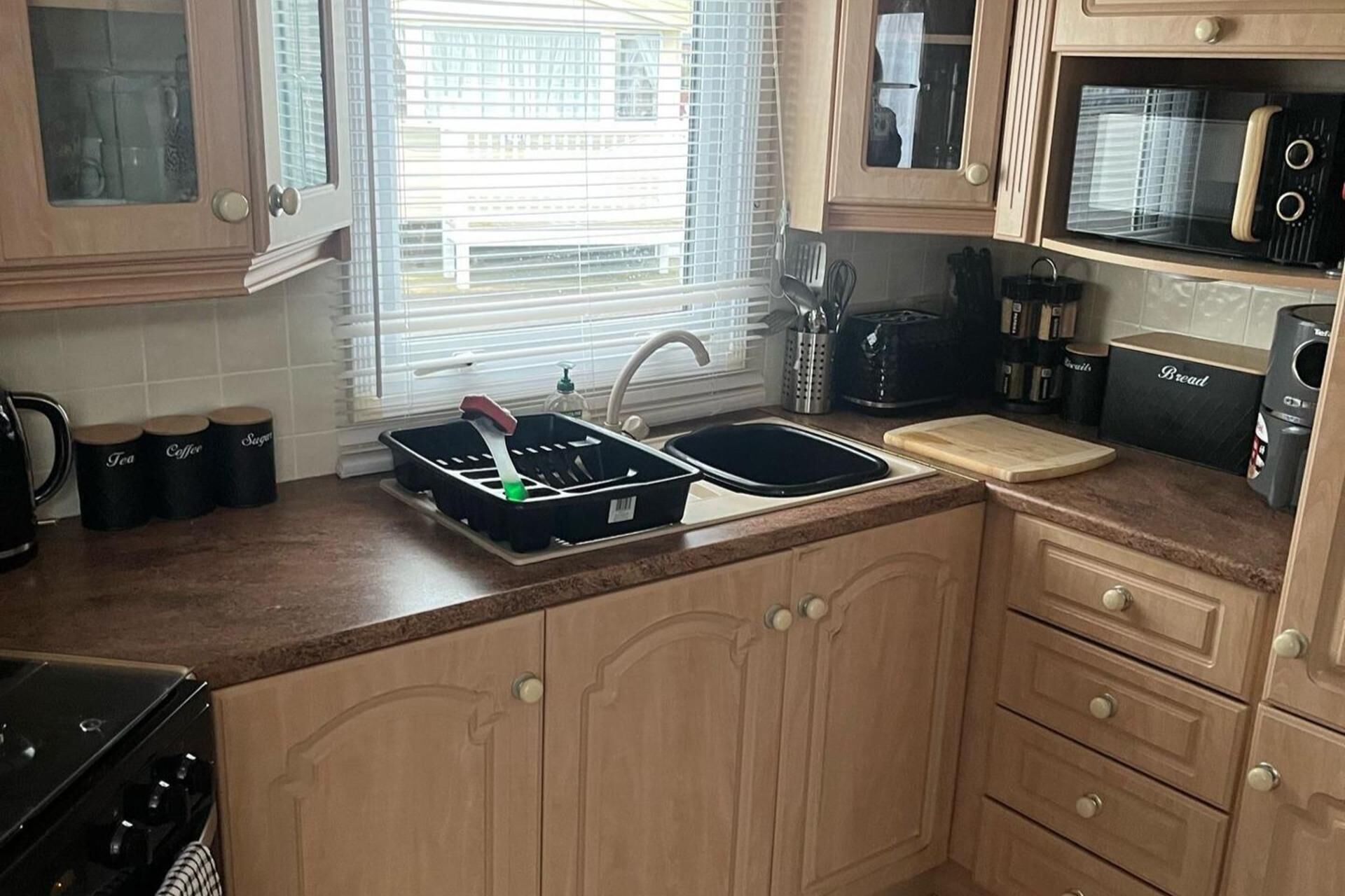 ثلاجة، ميكروويف، فرن، موقد طهي مسطح