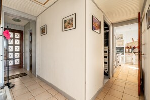 Interior - Holiday Home 'La Maison Du Bonheur' with Private Terrace, Garden & Wi-Fi (Saint-Cyr en Retz)