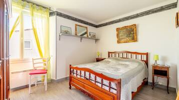 2 habitaciones, tabla de planchar con plancha, wifi y ropa de cama