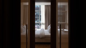 A hotel room with a bed, a window, and a view of a cityscape. - City Walk 1BR Near Burj Khalifa Dubai Mall (Dubai)