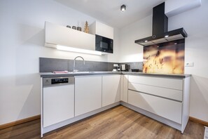 Fridge, microwave, dishwasher, cookware/dishes/utensils - 1009A Pivan Apartments (Selva di Val Gardena)