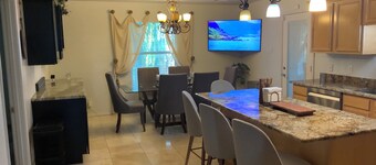 3-bedroom house in superb Roswell with AC