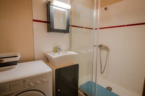 Douche, sèche-cheveux