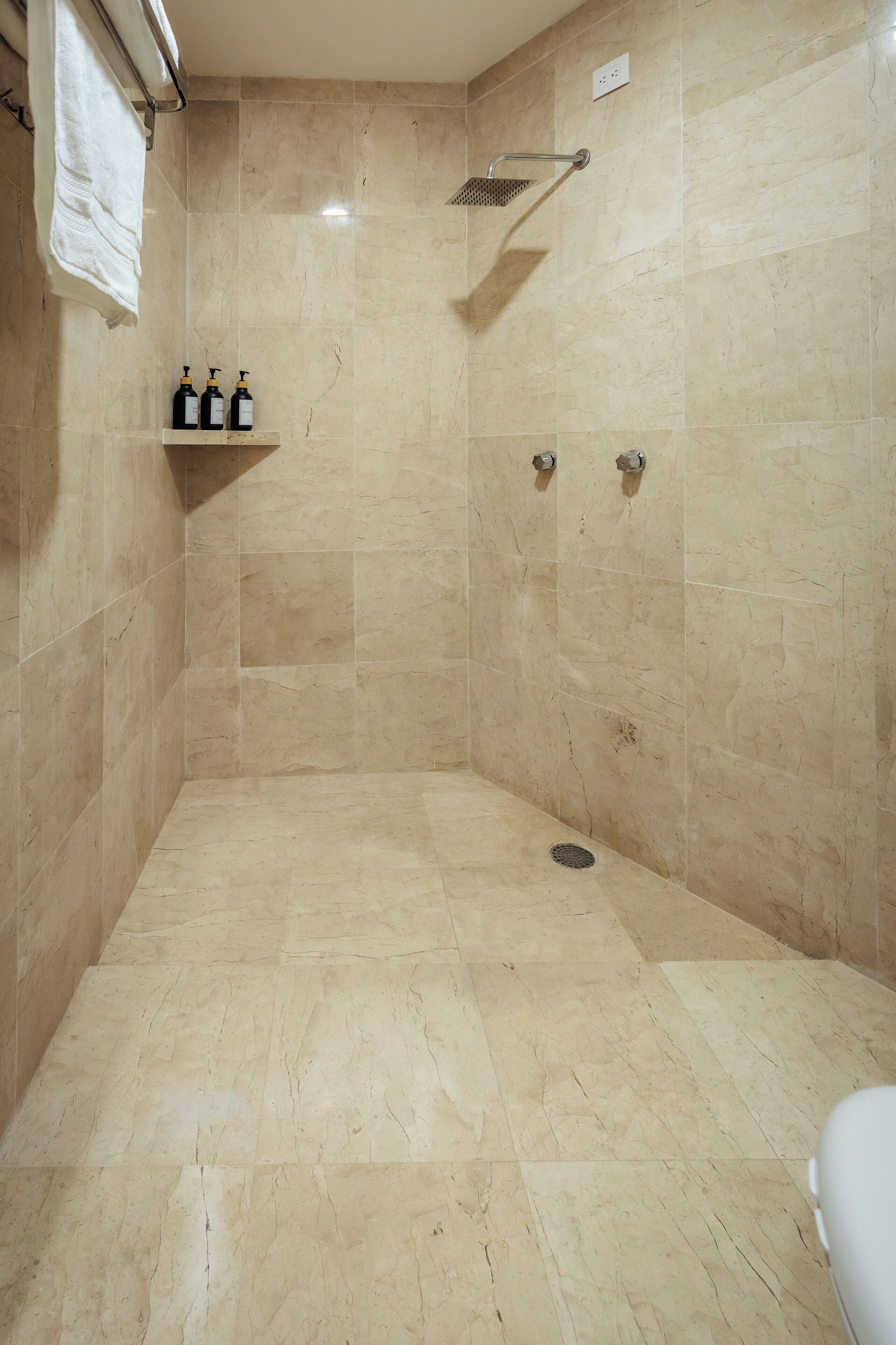 Shower, towels