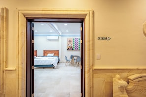 Superior appartement, patio | Een bureau, gratis wifi