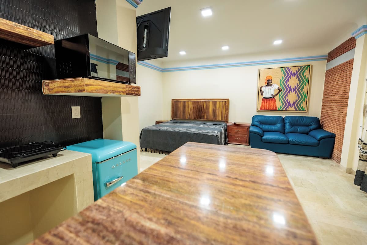 Luxury Apartment, City View | Desk, free WiFi