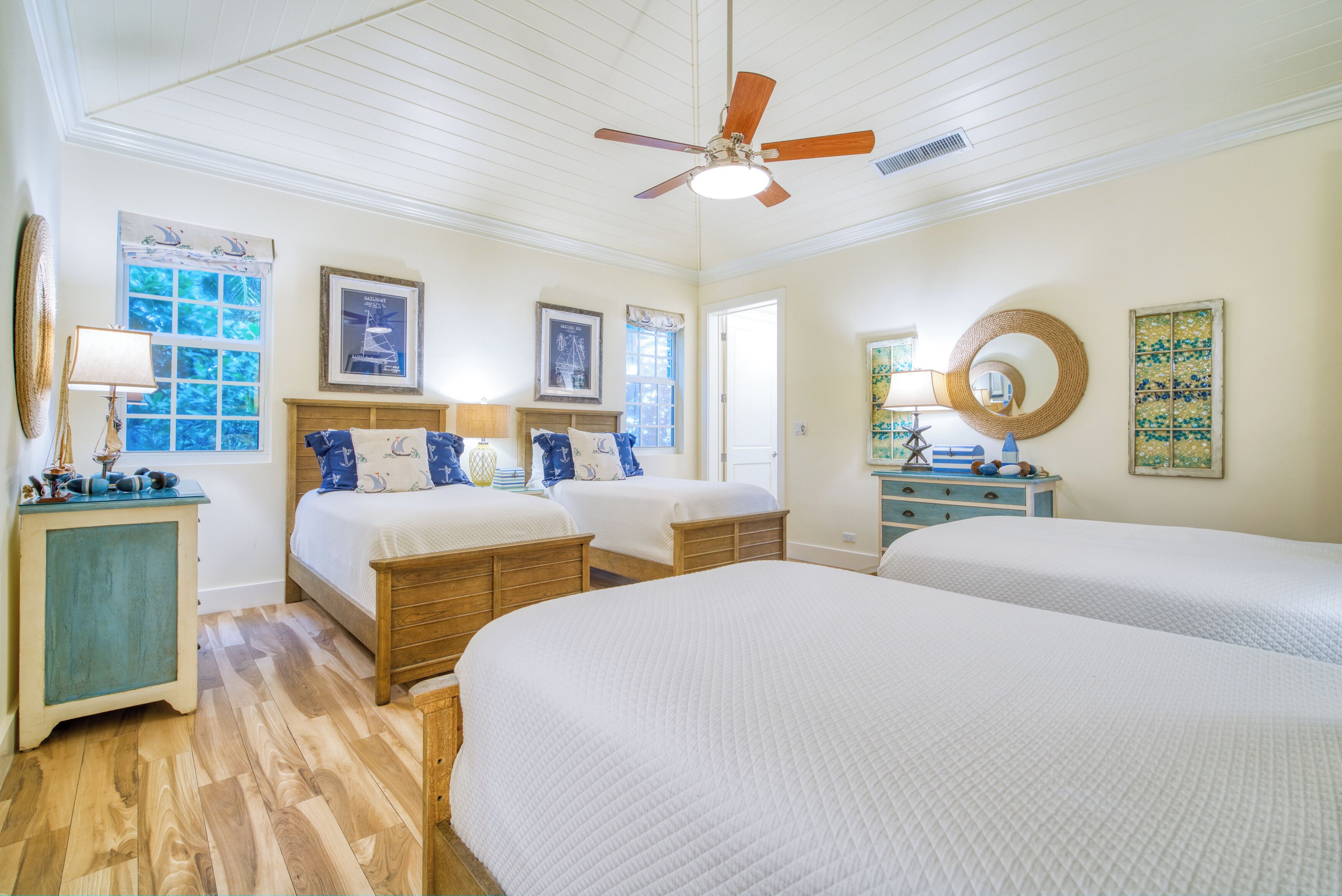 3 室のベッドルーム、アイロン / アイロン台、WiFi、ベッドシーツ