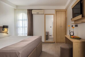 Standard Double or Twin Room, Park View | Free WiFi - Hotel Delfin (Omišalj)