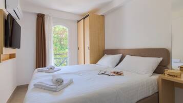 Standard-Doppel- oder -Zweibettzimmer, Blick auf den Innenhof | Kostenloses WLAN