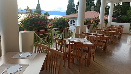Restaurant. Hotel Delfin