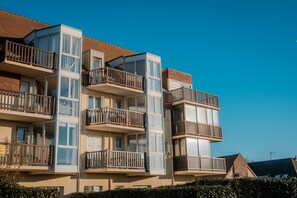 Exterior - La Voile de Nacre – Ground Floor Apt, 50m from Beach, Bernières-sur-Mer (Bernières-sur-Mer)