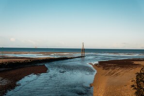 On the beach - La Voile de Nacre – Ground Floor Apt, 50m from Beach, Bernières-sur-Mer (Bernières-sur-Mer)