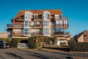 Exterior - Ground Floor Apartment, 50 m from the Beach, Bernières-sur-Mer (Bernières-sur-Mer)