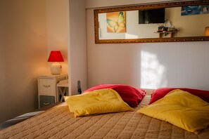 1 bedroom, iron/ironing board, WiFi - Ground Floor Apartment, 50 m from the Beach, Bernières-sur-Mer (Bernières-sur-Mer)