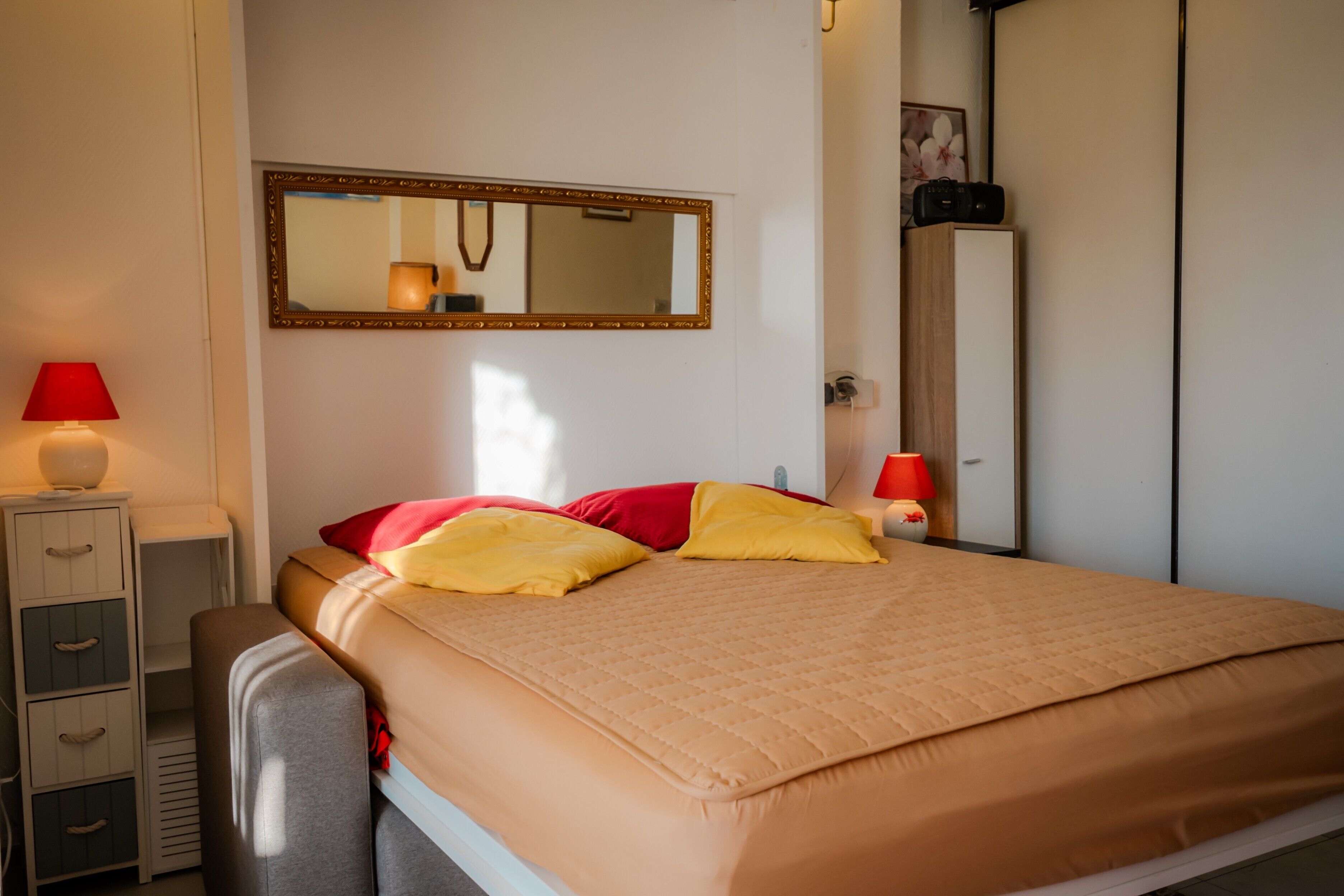 1 habitación, tabla de planchar con plancha y wifi 