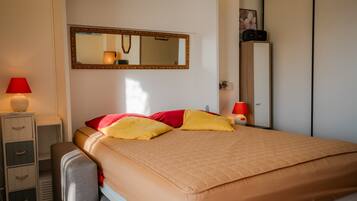 1 habitación, tabla de planchar con plancha y wifi