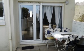 تناول الطعام بالخارج