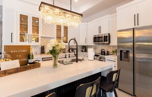 Microwave, oven, stovetop, dishwasher - Private Resort Stay - Insta-Worthy Miami Vacation (Miami)