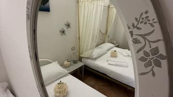 Værelse til 3 personer - terrasse - udsigt til have | Gratis Wi-Fi