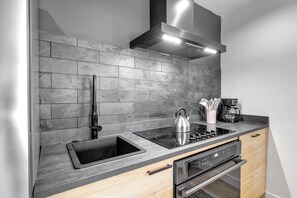 Fridge, microwave, stovetop, dishwasher