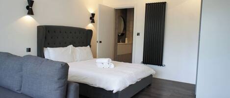 1 slaapkamer, een strijkplank/strijkijzer, gratis wifi, beddengoed