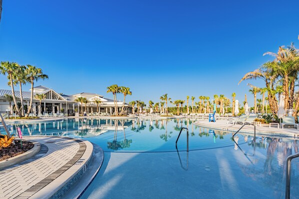 Outdoor pool - Spacious Home w/ Private Pool, BBQ, Summer Kitchen & Game Room - Near Disney (Clermont)