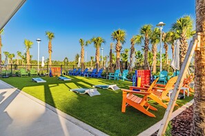 Terrace/patio - Spacious Home w/ Private Pool, BBQ, Summer Kitchen & Game Room - Near Disney (Clermont)