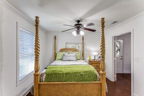 2 bedrooms, free WiFi, bed sheets, wheelchair access - Charming house in Fort Worth walking distance to TCU (Fort Worth)