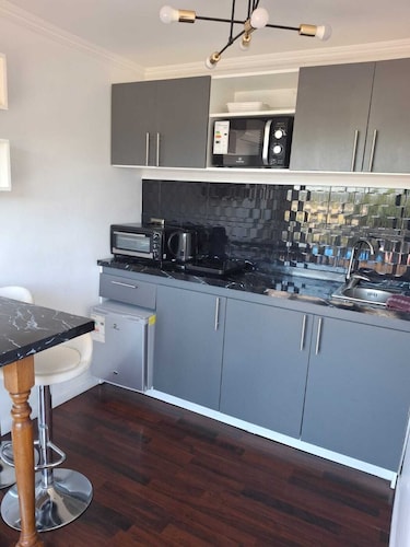 Comfortable Suite in San Antonio - Modern and Practical