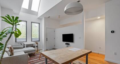 Modern Apartment- Walk to Convention Center- Deck- Off-Street Parking