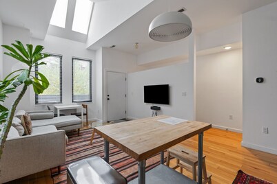 Modern Apartment- Walk to Convention Center- Deck- Off-Street Parking