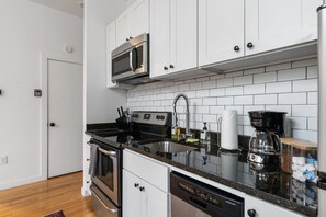 Frigorífic, microones, forn i placa de cuina 